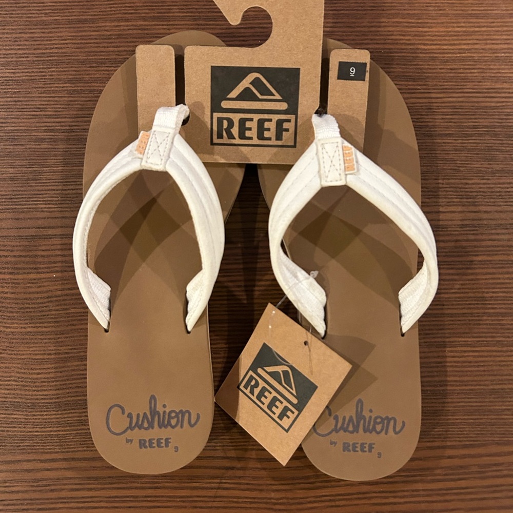 NWT Reef Cushion Breeze Flip Flops, Women’s Size 9